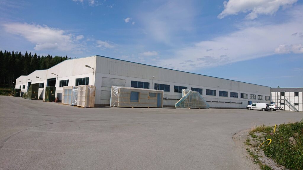 Verkstadslokaler, Godsterminal och Lagerlokaler. Fabriksfastighet med 12 000 kvm verkstadsytor i Jämtland